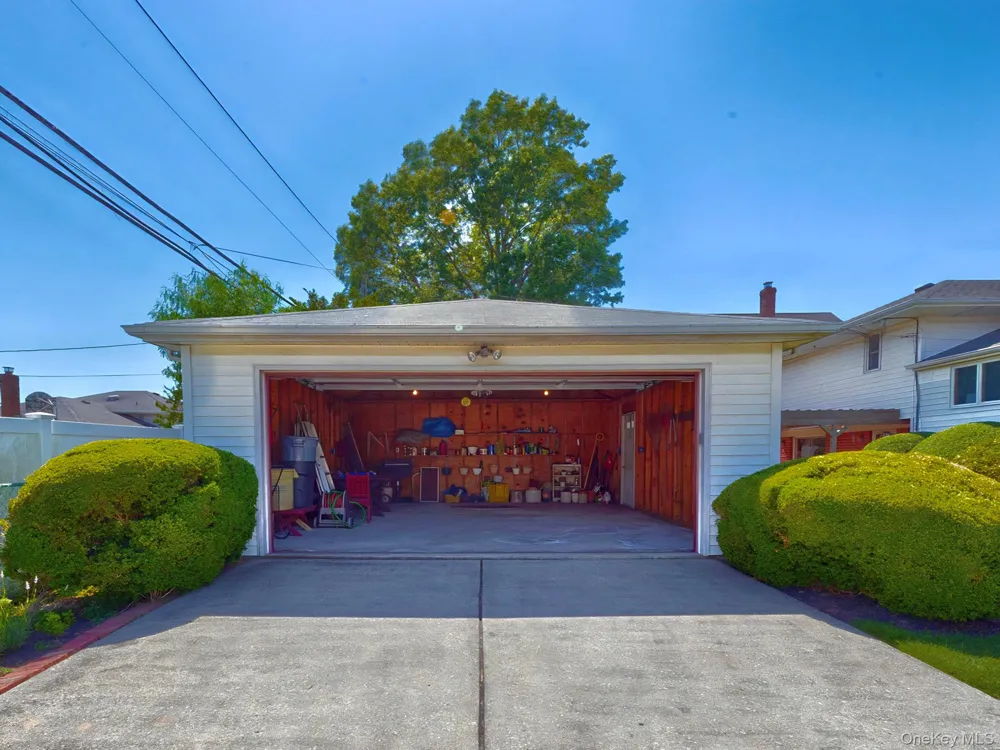 51 Eileen Avenue Plainview, NY 11803