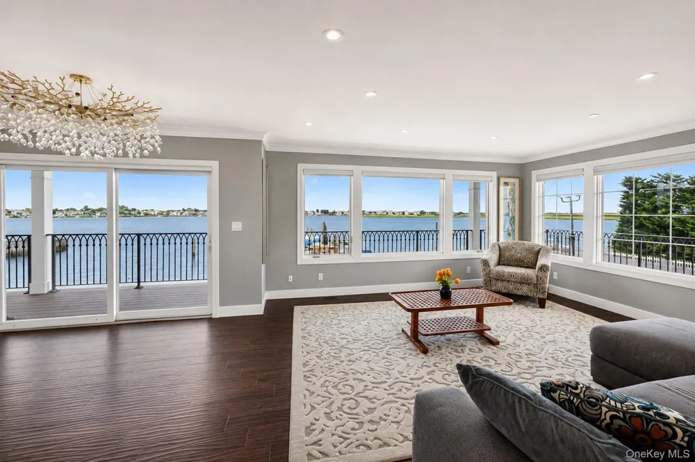 1 North Drive Baldwin Harbor, NY 11510