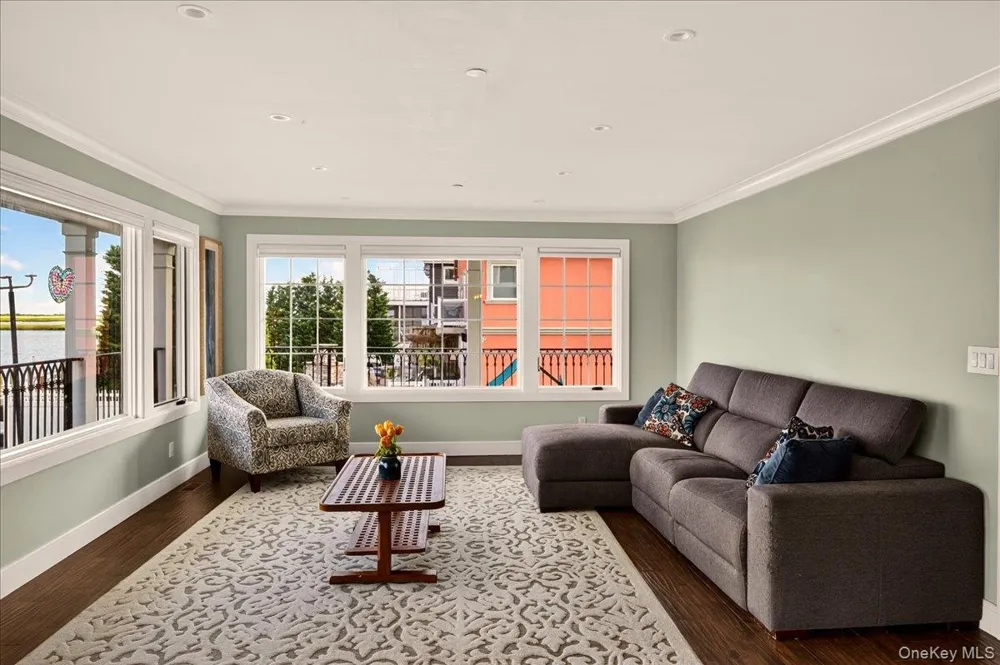 1 North Drive Baldwin Harbor, NY 11510