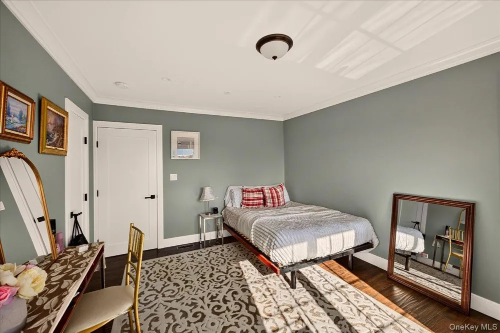 1 North Drive Baldwin Harbor, NY 11510