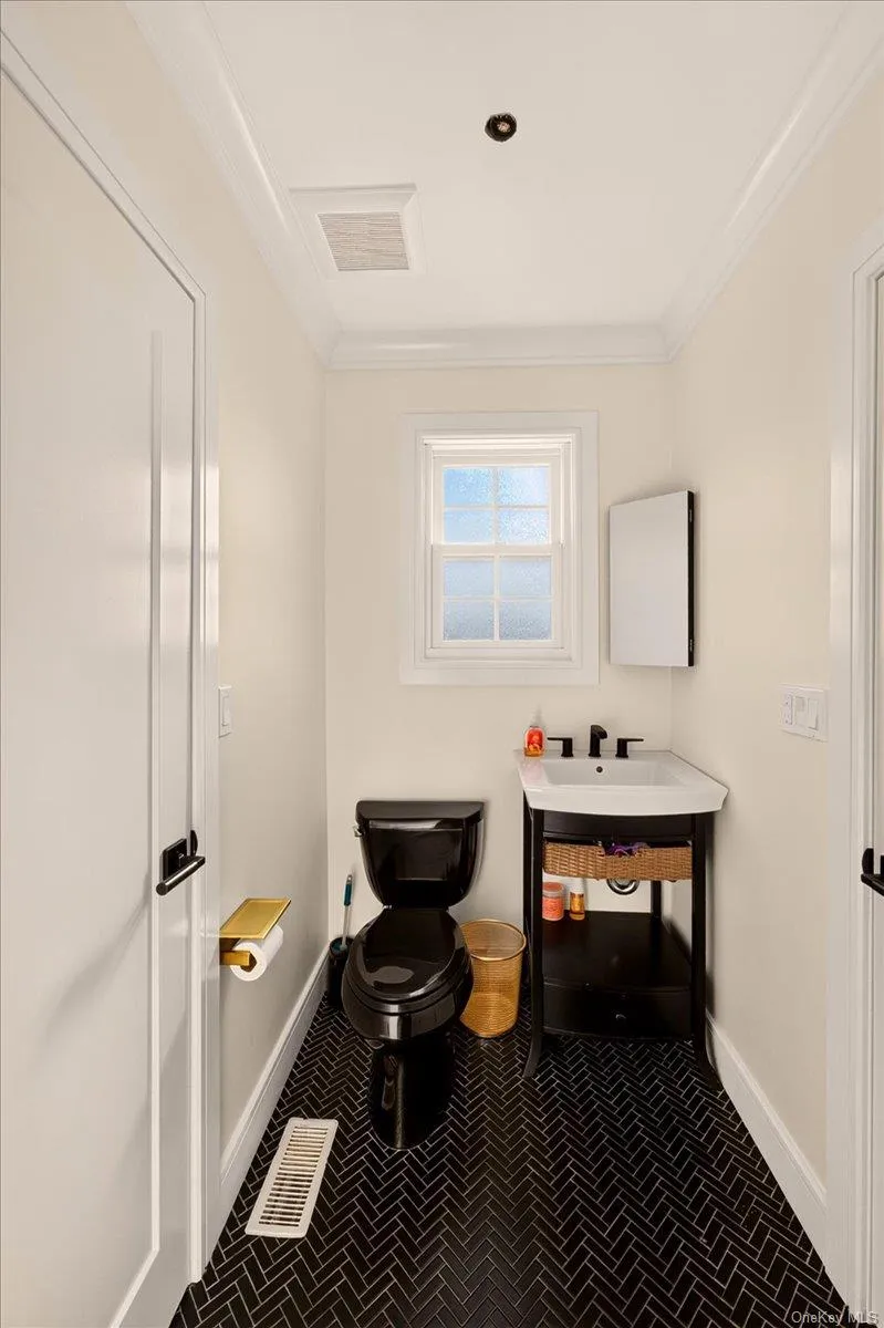 1 North Drive Baldwin Harbor, NY 11510