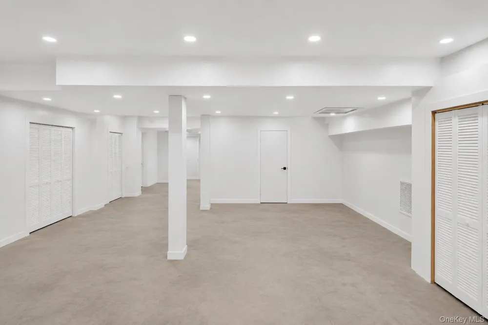 1 North Drive Baldwin Harbor, NY 11510