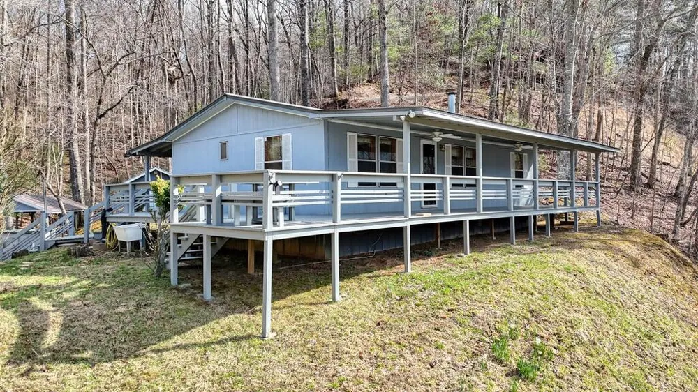 240 Ruby Lake Drive N Hiawassee, GA 30546
