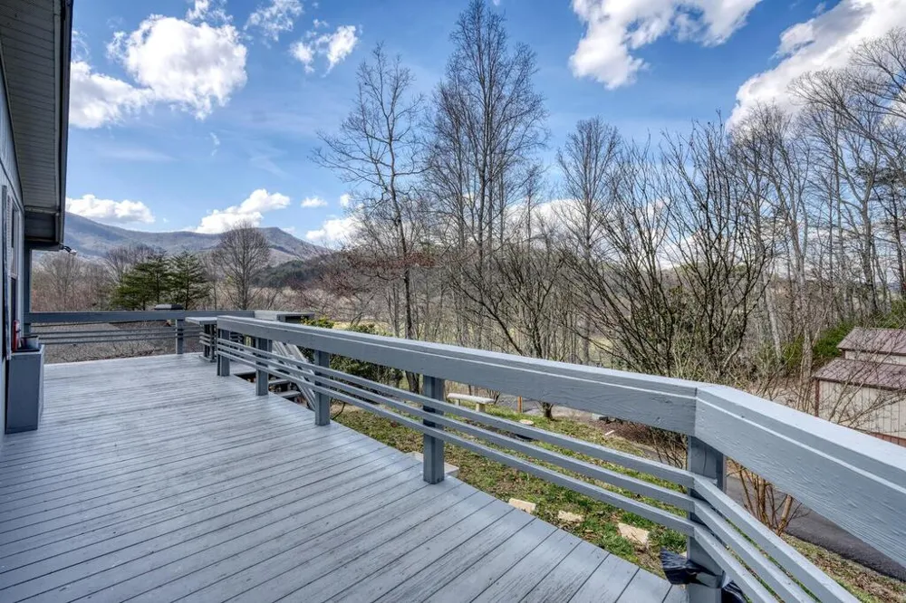 240 Ruby Lake Drive N Hiawassee, GA 30546