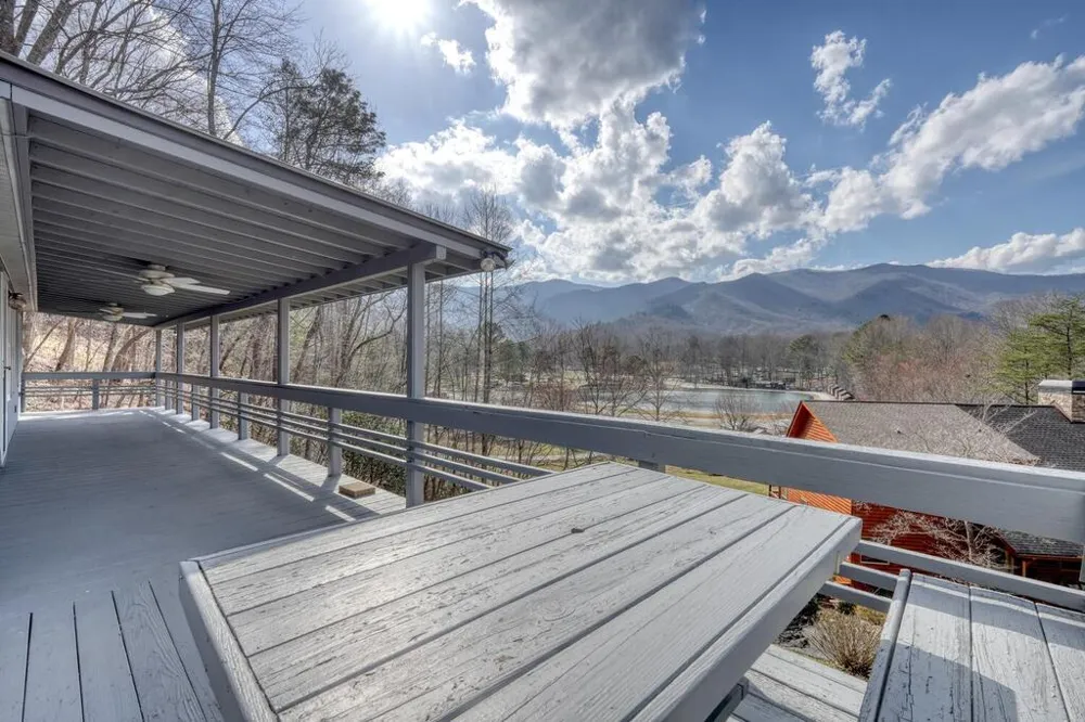 240 Ruby Lake Drive N Hiawassee, GA 30546