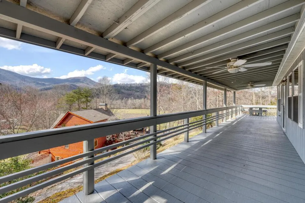 240 Ruby Lake Drive N Hiawassee, GA 30546