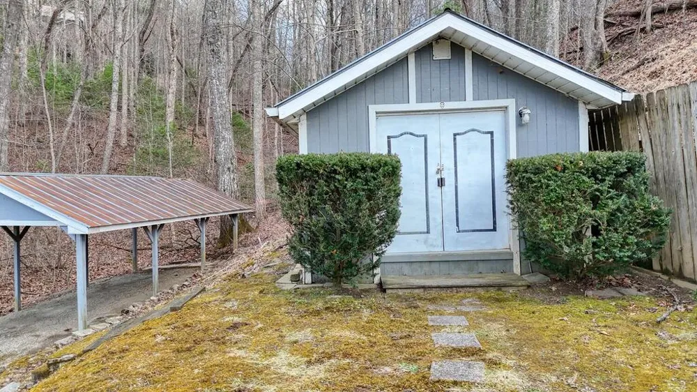 240 Ruby Lake Drive N Hiawassee, GA 30546