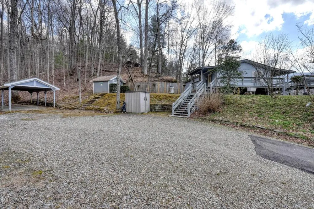 240 Ruby Lake Drive N Hiawassee, GA 30546