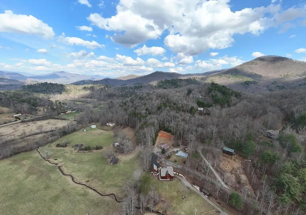 240 Ruby Lake Drive N Hiawassee, GA 30546