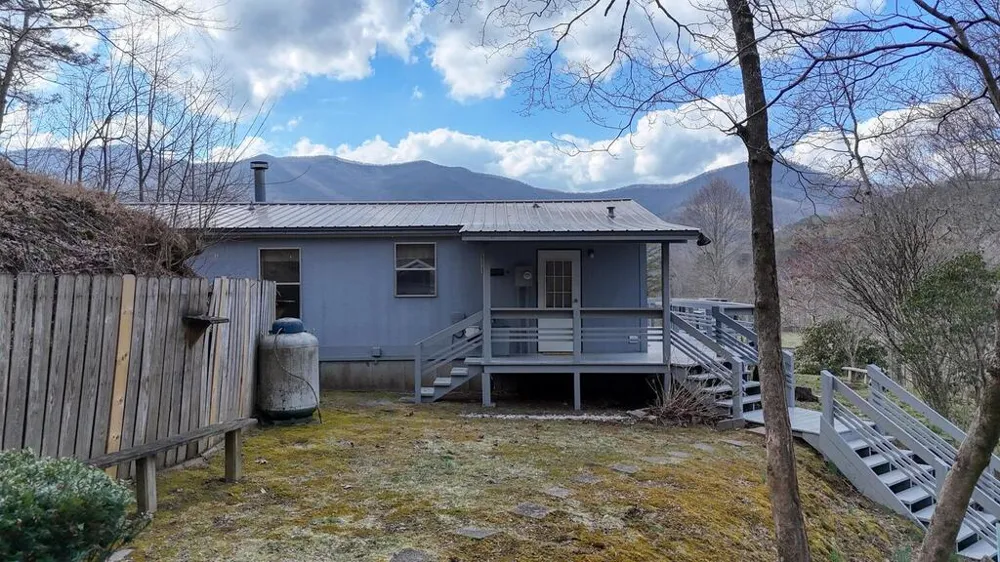 240 Ruby Lake Drive N Hiawassee, GA 30546