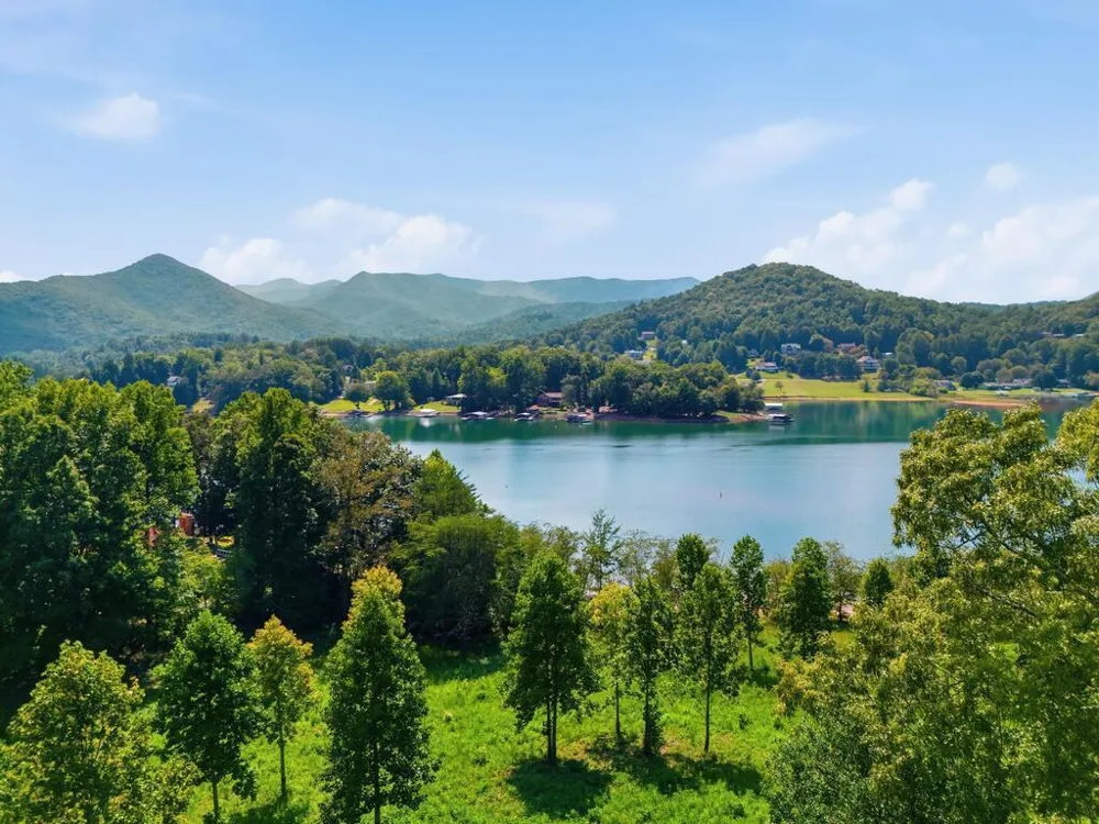 314 Lakeside Drive Hiawassee, GA 30546
