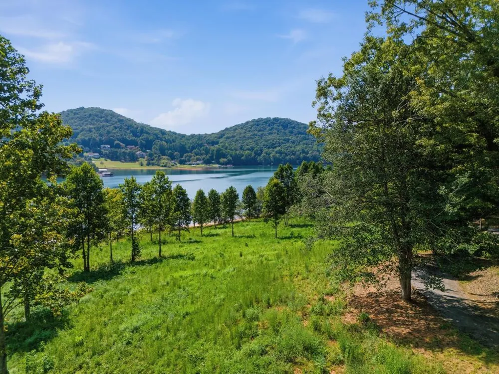 314 Lakeside Drive Hiawassee, GA 30546