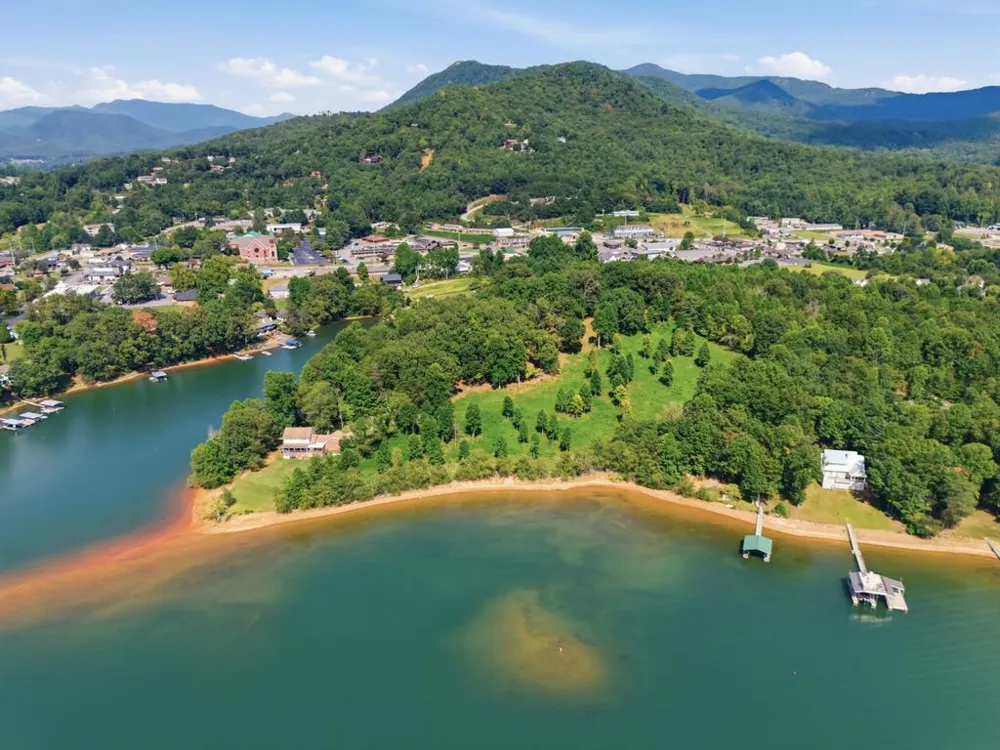 314 Lakeside Drive Hiawassee, GA 30546