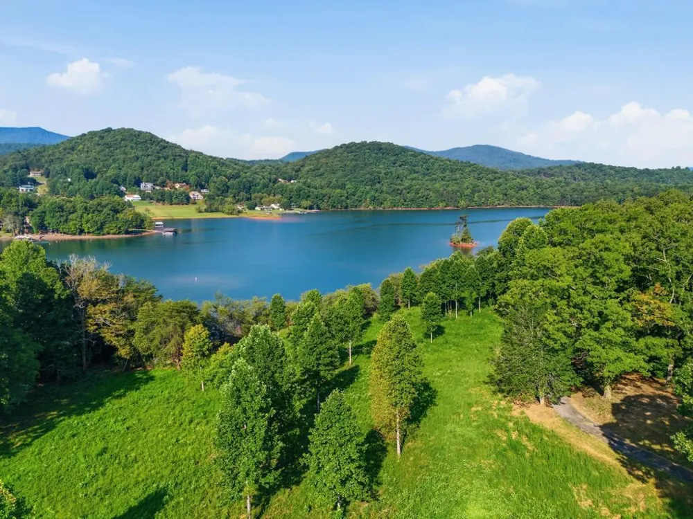 314 Lakeside Drive Hiawassee, GA 30546