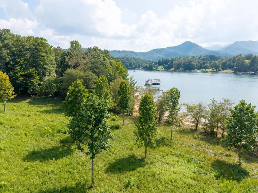 314 Lakeside Drive Hiawassee, GA 30546