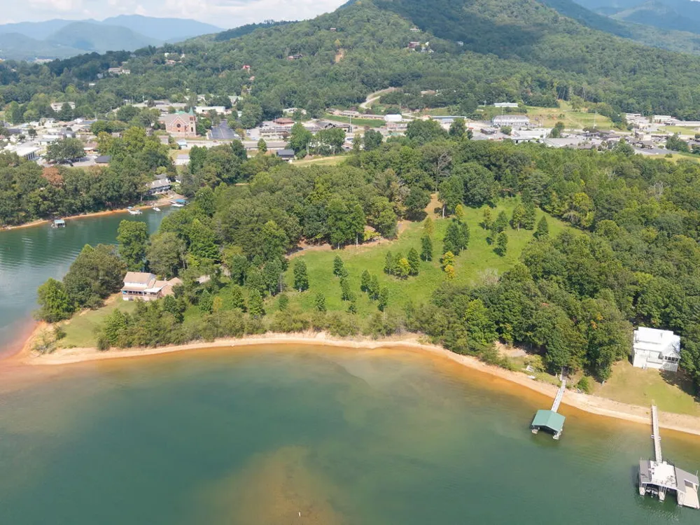 314 Lakeside Drive Hiawassee, GA 30546