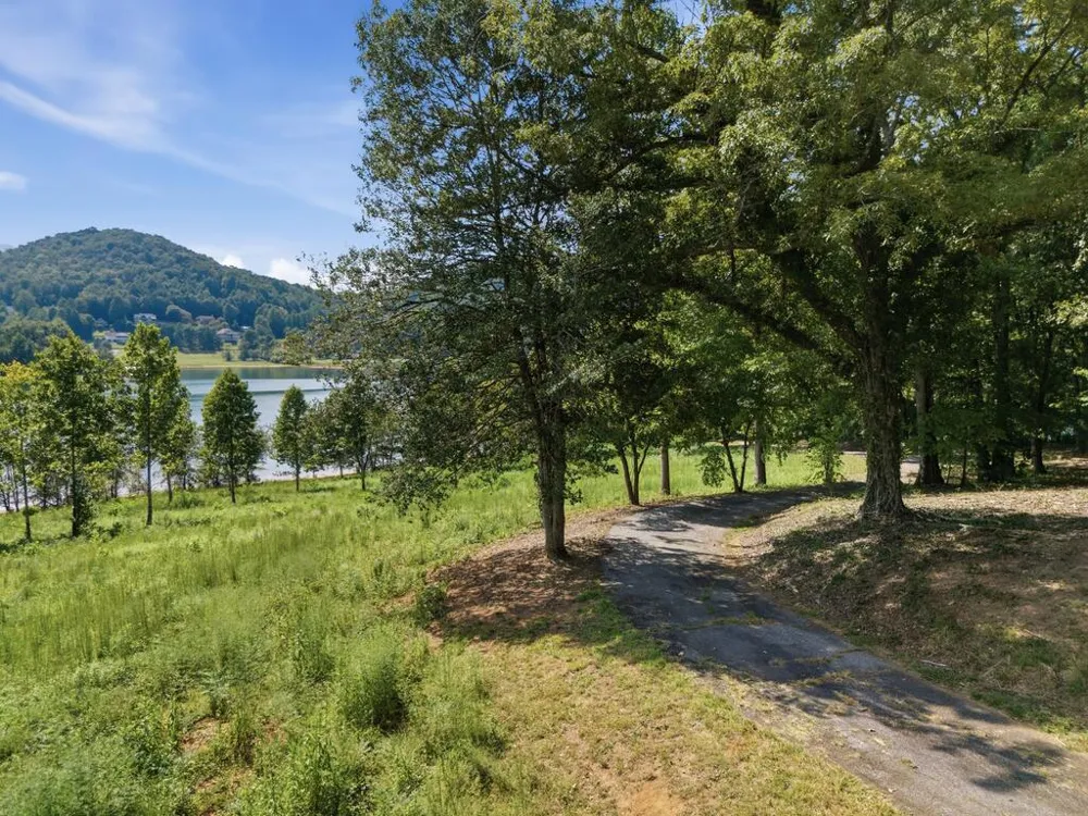 314 Lakeside Drive Hiawassee, GA 30546