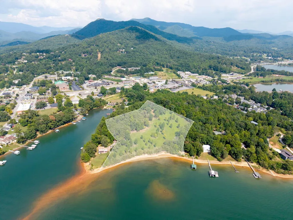 314 Lakeside Drive Hiawassee, GA 30546