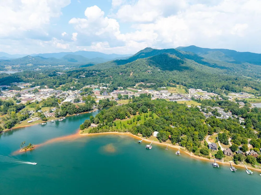 314 Lakeside Drive Hiawassee, GA 30546