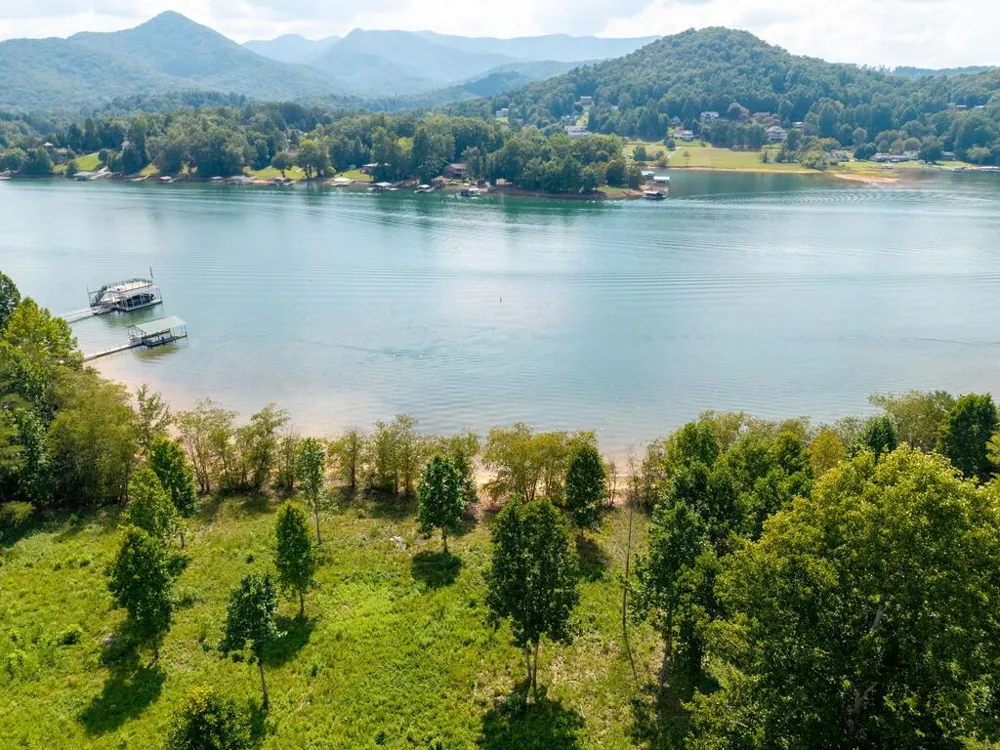 314 Lakeside Drive Hiawassee, GA 30546