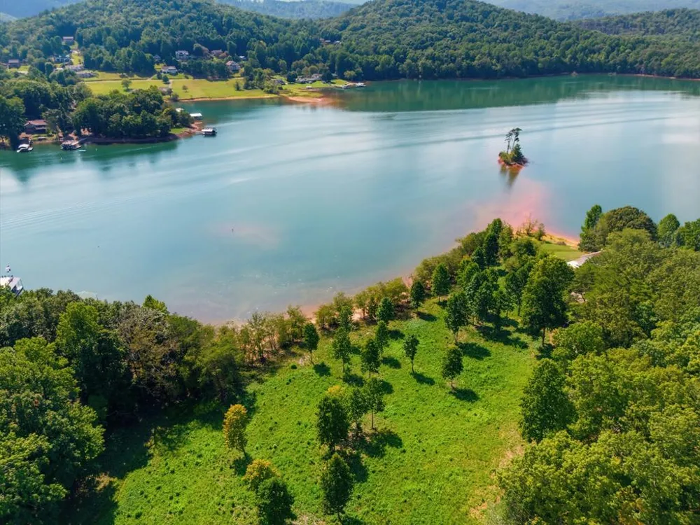 314 Lakeside Drive Hiawassee, GA 30546