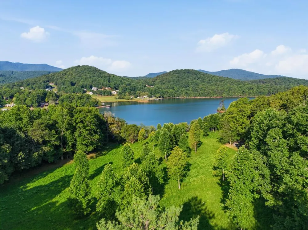 314 Lakeside Drive Hiawassee, GA 30546
