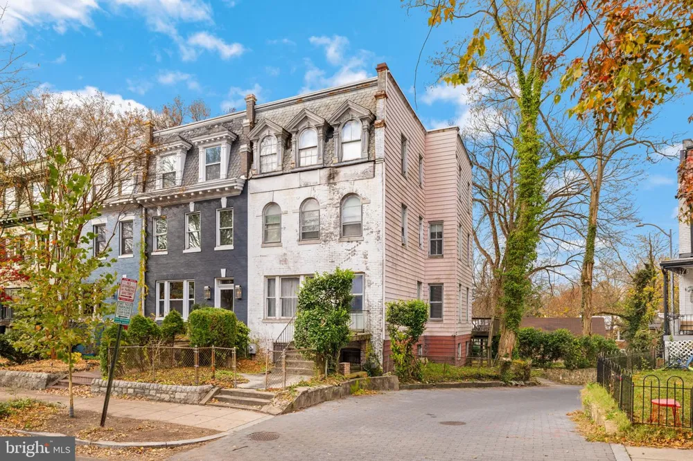 3222 19TH STREET NW Washington, DC 20010