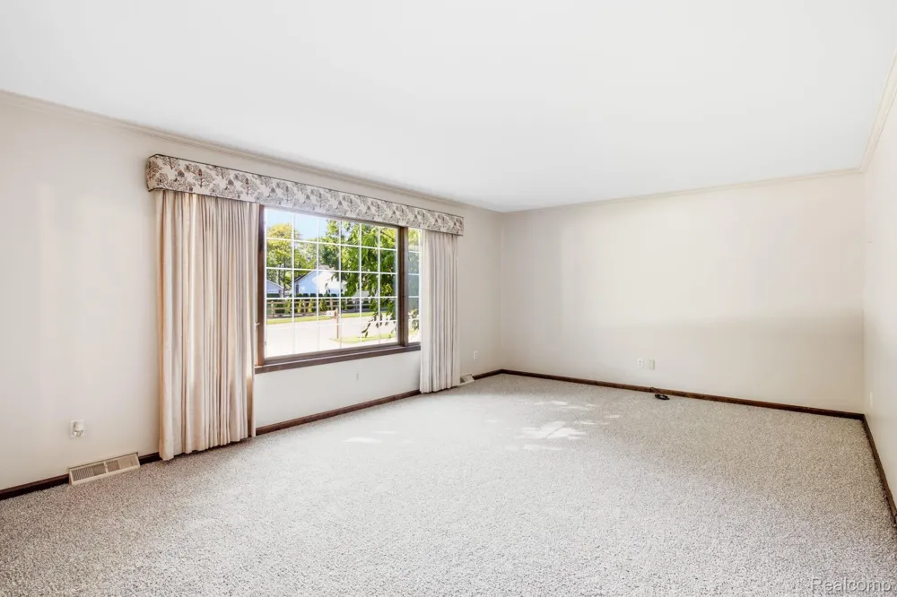 1829 Connecticut Avenue Marysville City, MI 48040