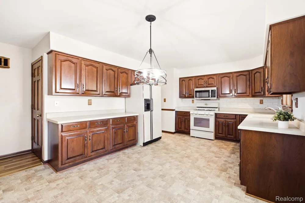 1829 Connecticut Avenue Marysville City, MI 48040