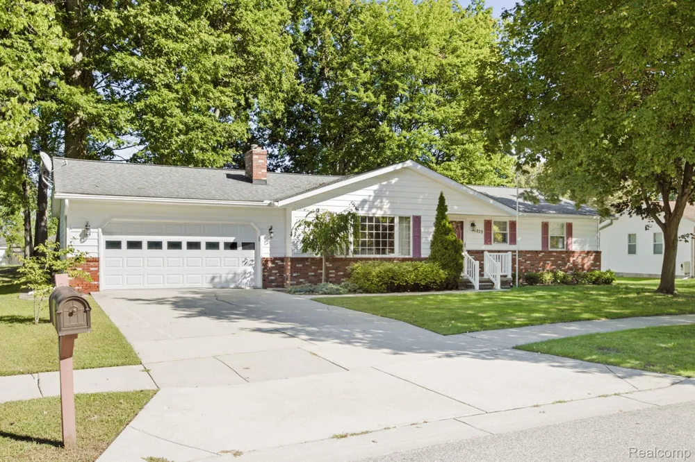 1829 Connecticut Avenue Marysville City, MI 48040