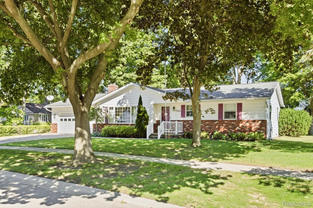 1829 Connecticut Avenue Marysville City, MI 48040