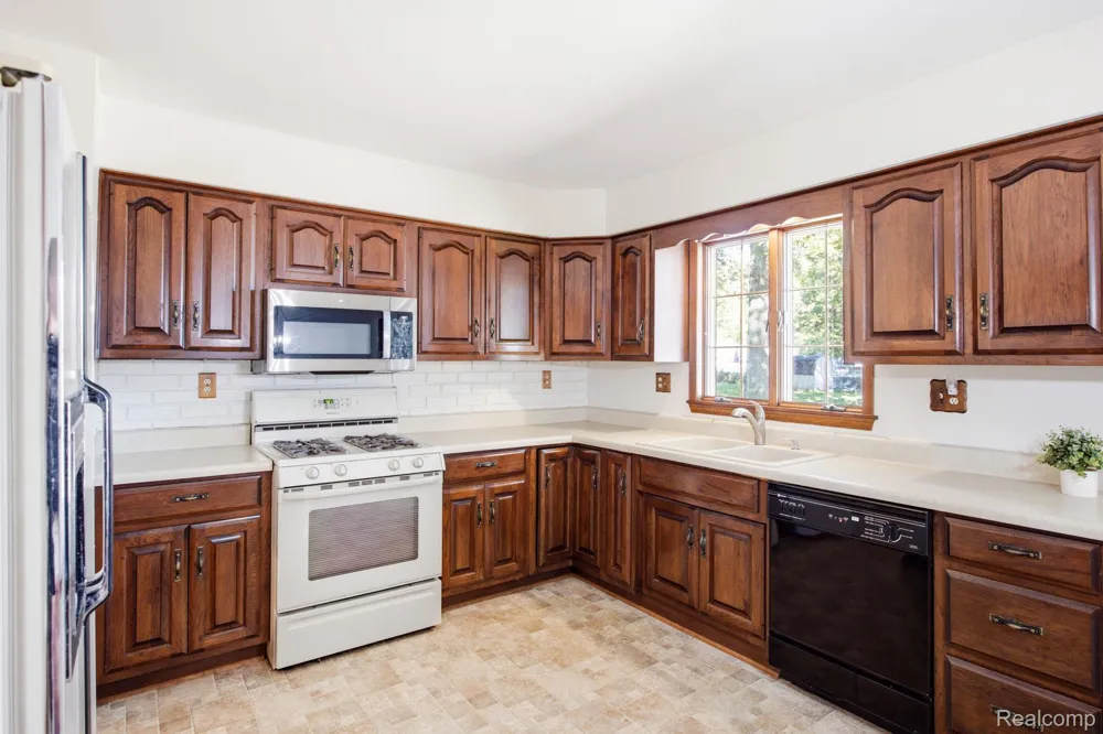 1829 Connecticut Avenue Marysville City, MI 48040