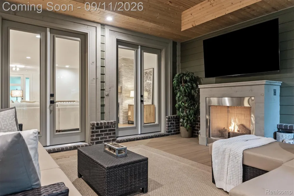 1220 Lacrosse Trail Oxford Charter Township, MI 48371