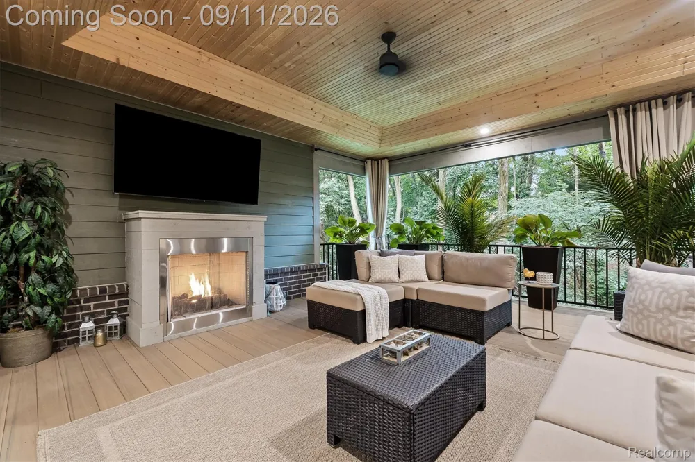1220 Lacrosse Trail Oxford Charter Township, MI 48371