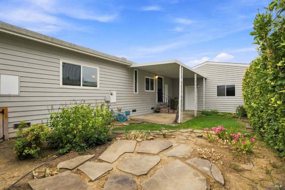 37 Falcon Crest Circle Napa, CA 94558