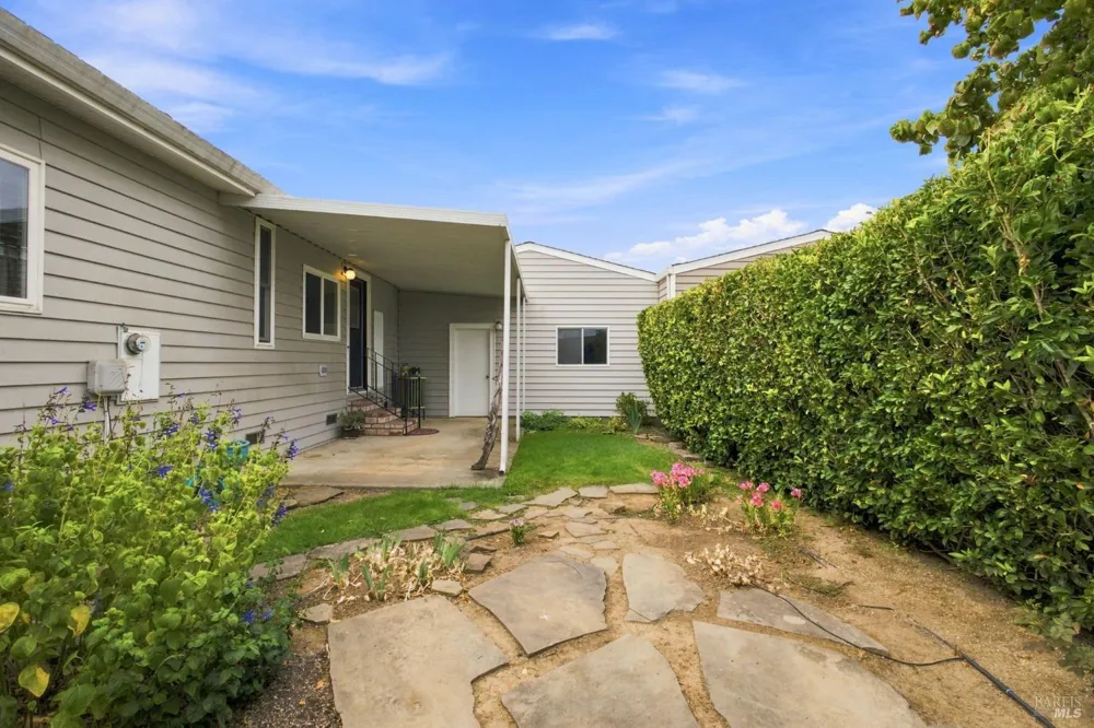 37 Falcon Crest Circle Napa, CA 94558