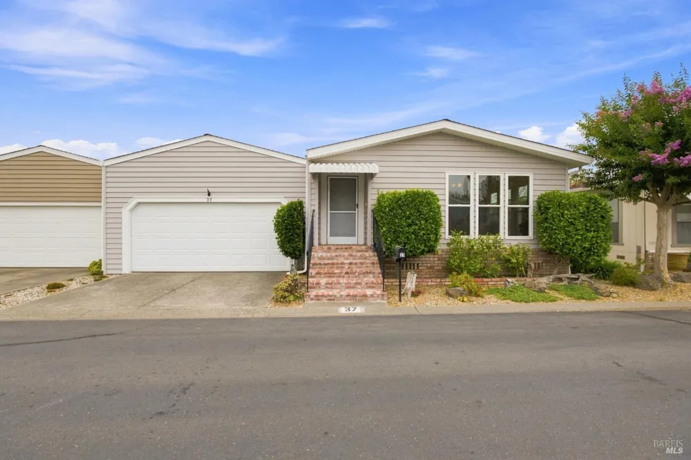 37 Falcon Crest Circle Napa, CA 94558