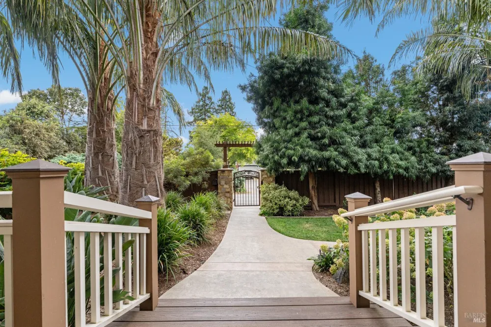 1636 Abramson Road Santa Rosa, CA 95401