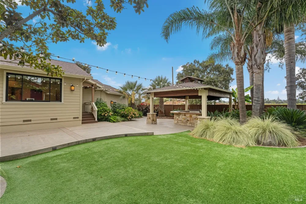1636 Abramson Road Santa Rosa, CA 95401