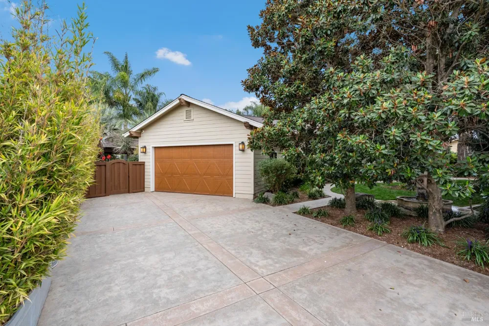 1636 Abramson Road Santa Rosa, CA 95401