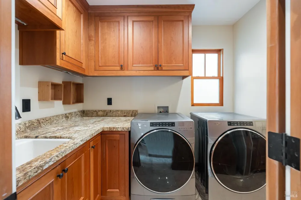 1636 Abramson Road Santa Rosa, CA 95401