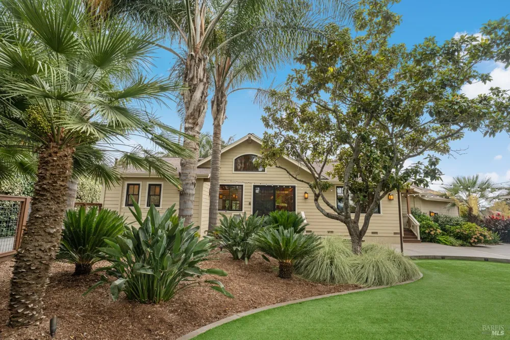1636 Abramson Road Santa Rosa, CA 95401