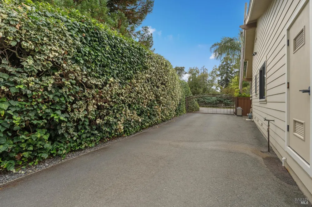 1636 Abramson Road Santa Rosa, CA 95401