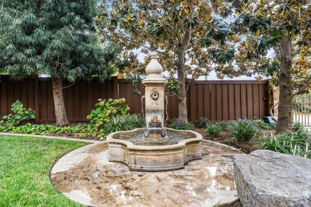 1636 Abramson Road Santa Rosa, CA 95401