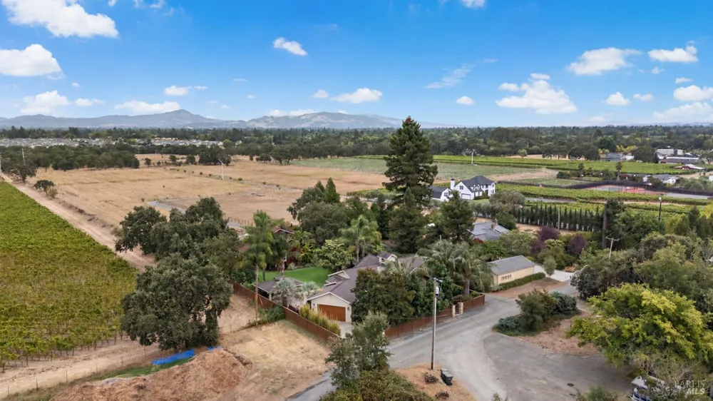 1636 Abramson Road Santa Rosa, CA 95401