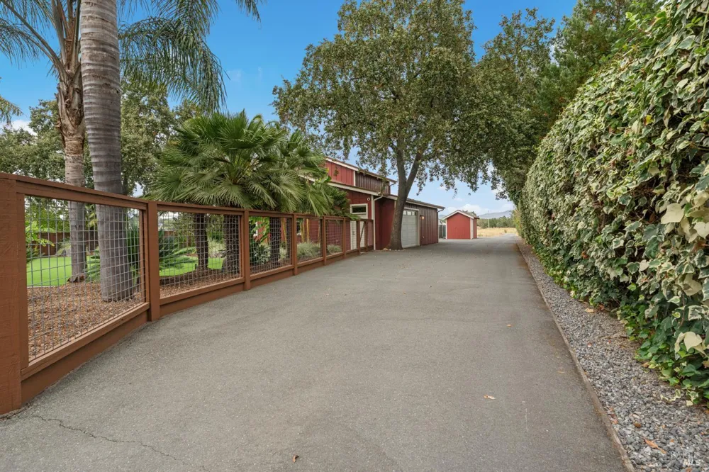 1636 Abramson Road Santa Rosa, CA 95401