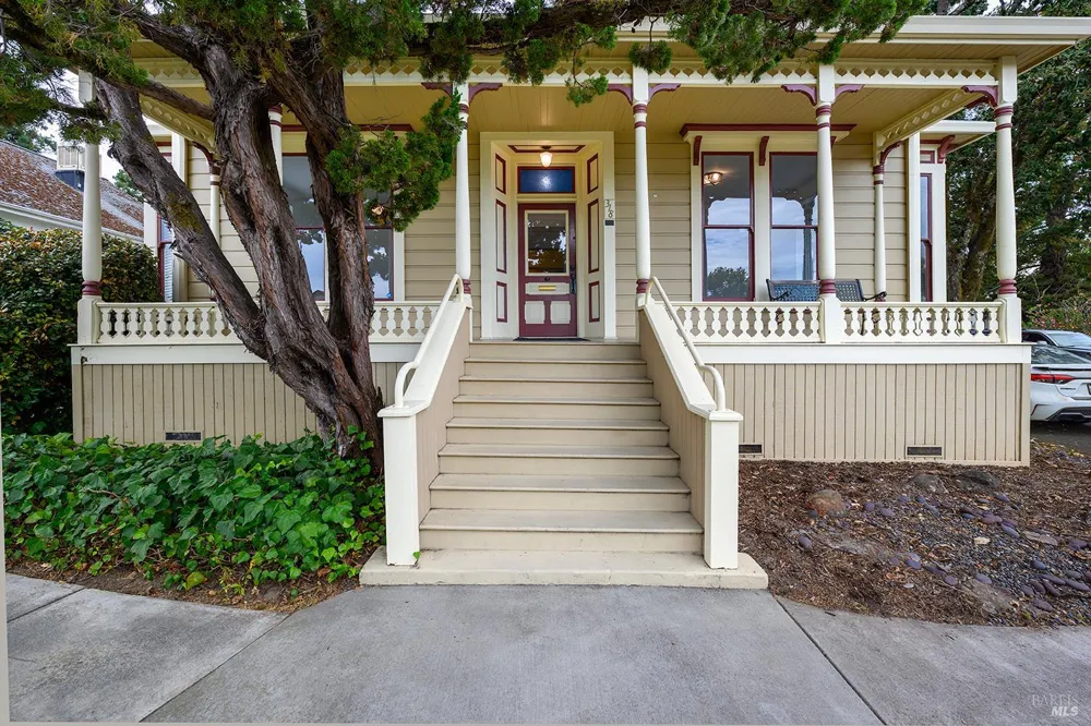 318 S Main Street Sebastopol, CA 95472