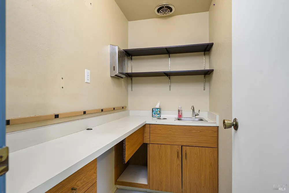 318 S Main Street Sebastopol, CA 95472