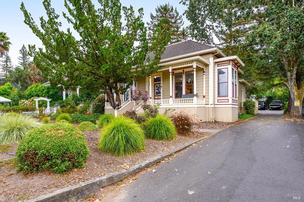 318 S Main Street Sebastopol, CA 95472