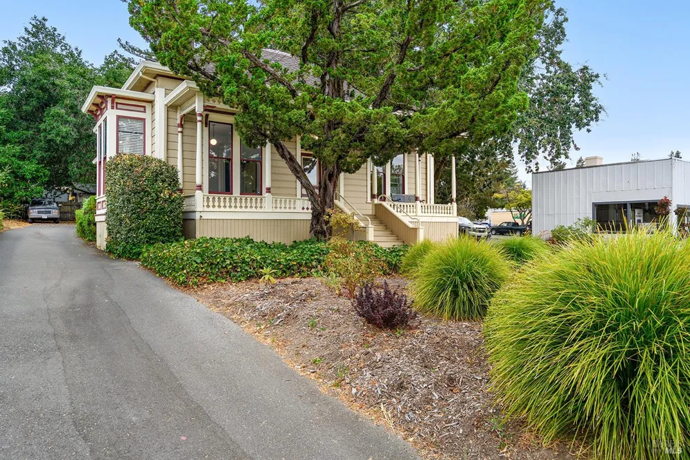 318 S Main Street Sebastopol, CA 95472